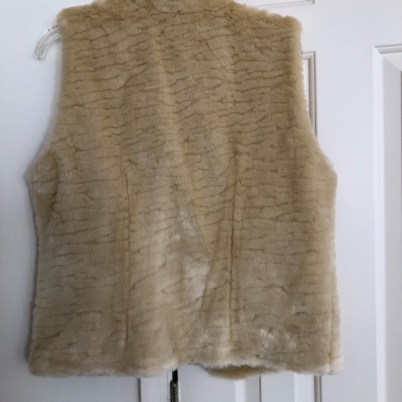 Warm cream colored vest with silk lining - Picture 2 of 2